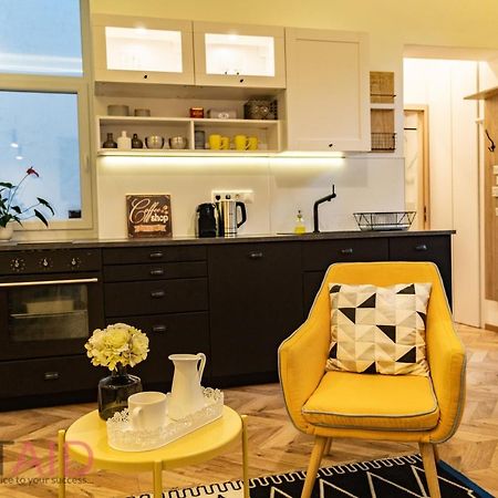 M10 Apartment - Hostaid Budapest Eksteriør billede