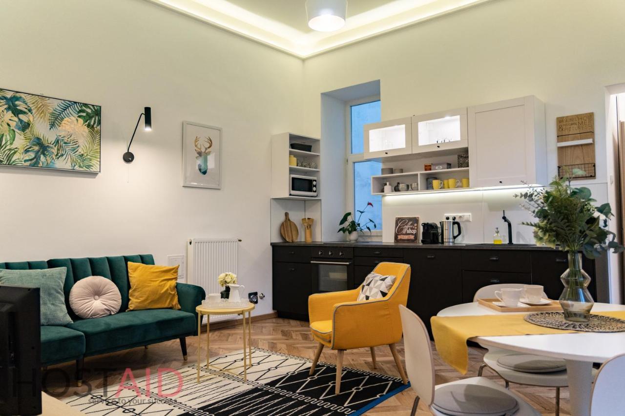 M10 Apartment - Hostaid Budapest Eksteriør billede