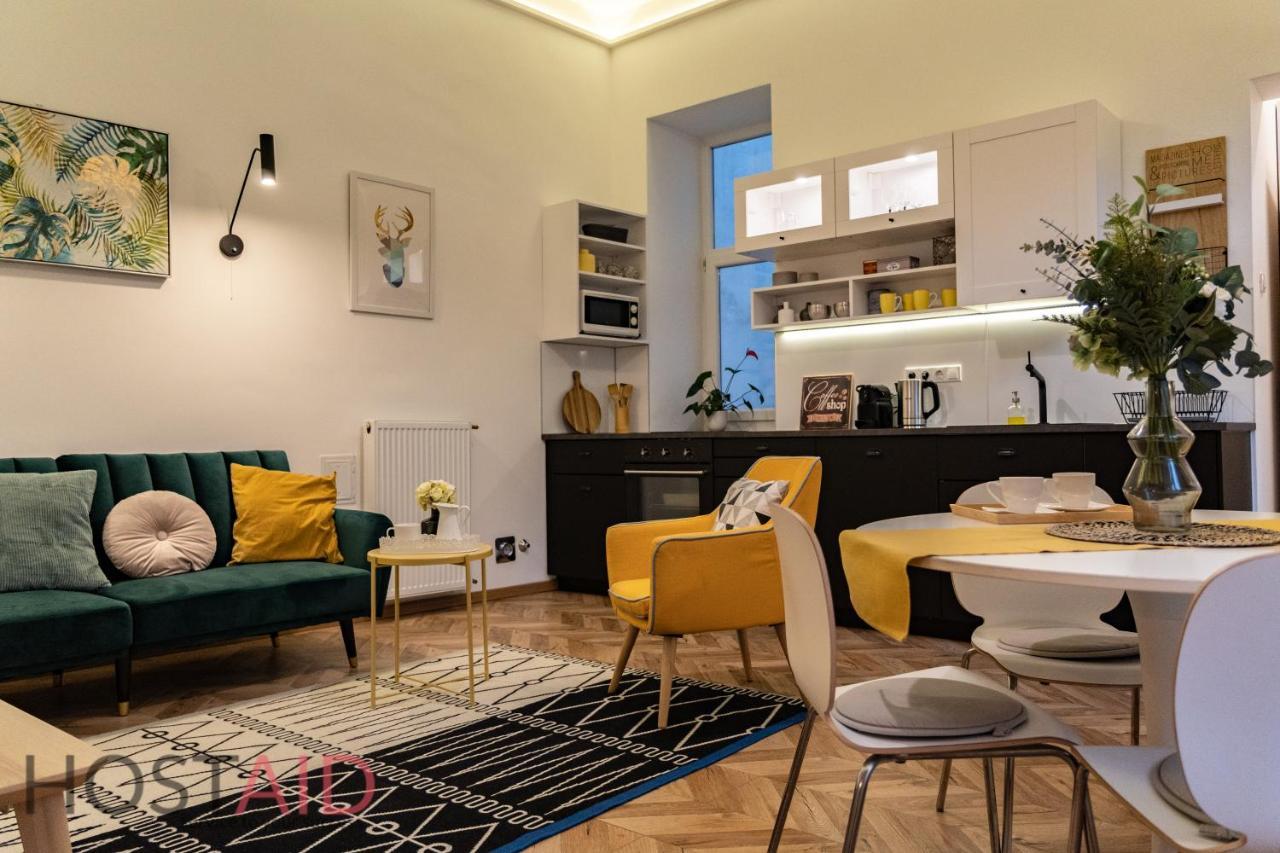M10 Apartment - Hostaid Budapest Eksteriør billede