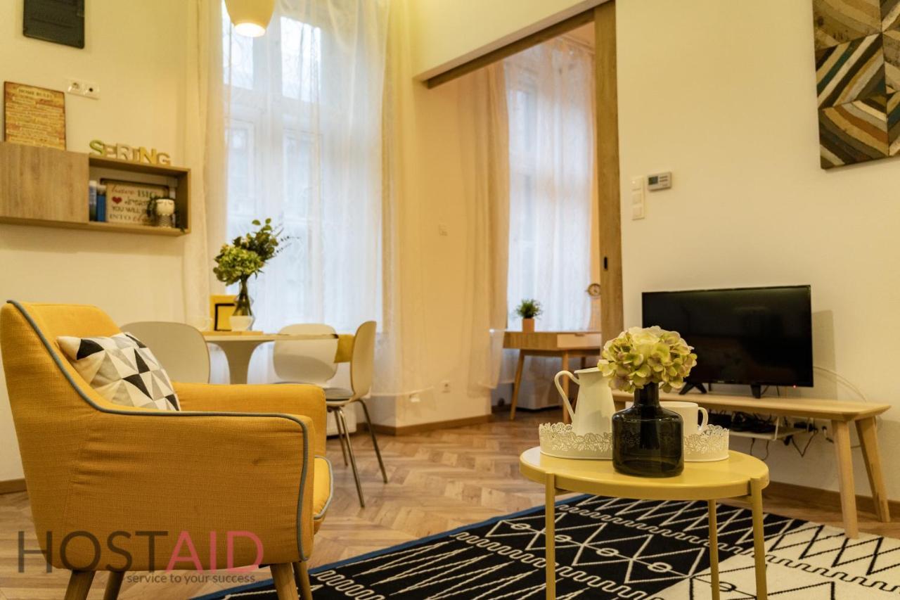 M10 Apartment - Hostaid Budapest Eksteriør billede