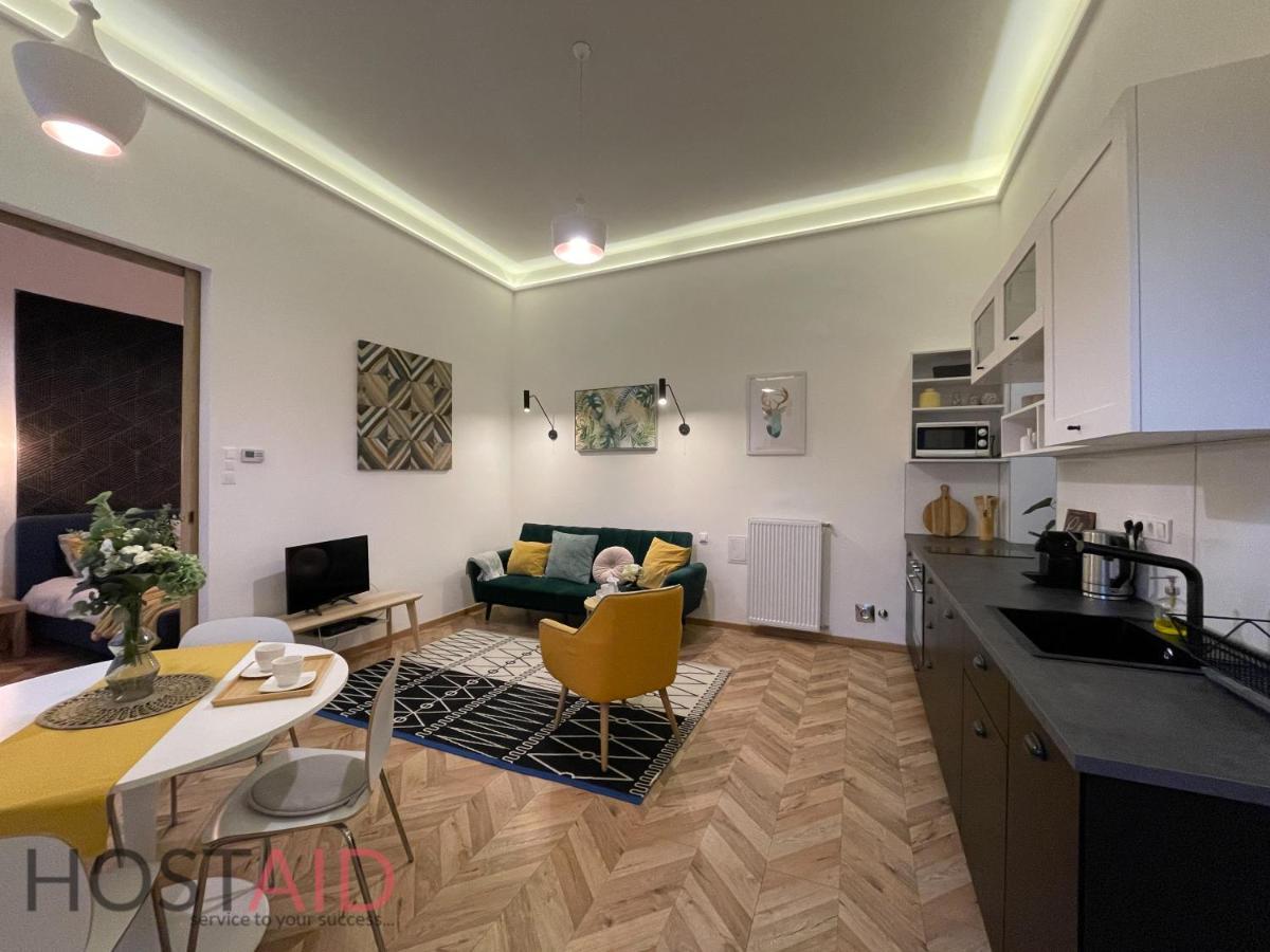 M10 Apartment - Hostaid Budapest Eksteriør billede